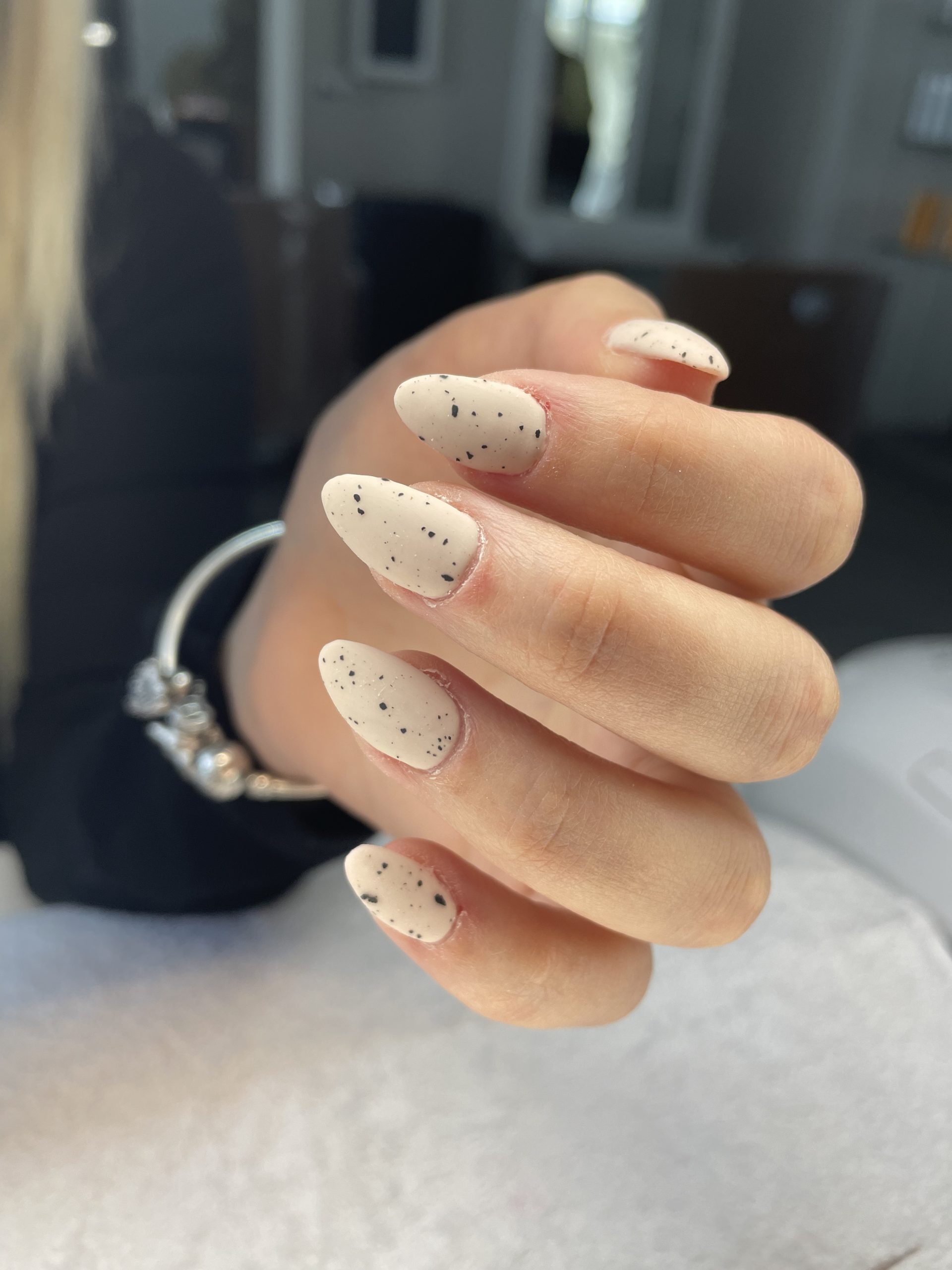 Permanentno lakiranje nohtov